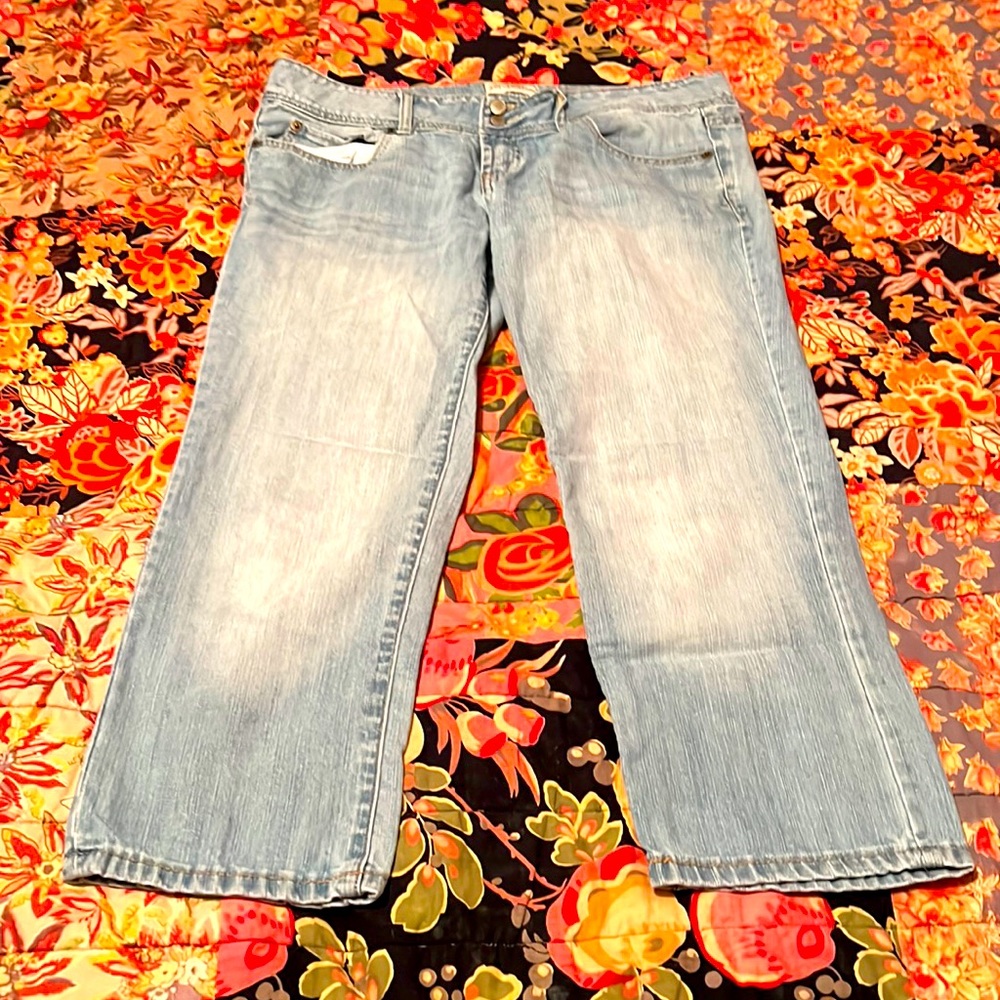 Aeropostale cropped jeans
